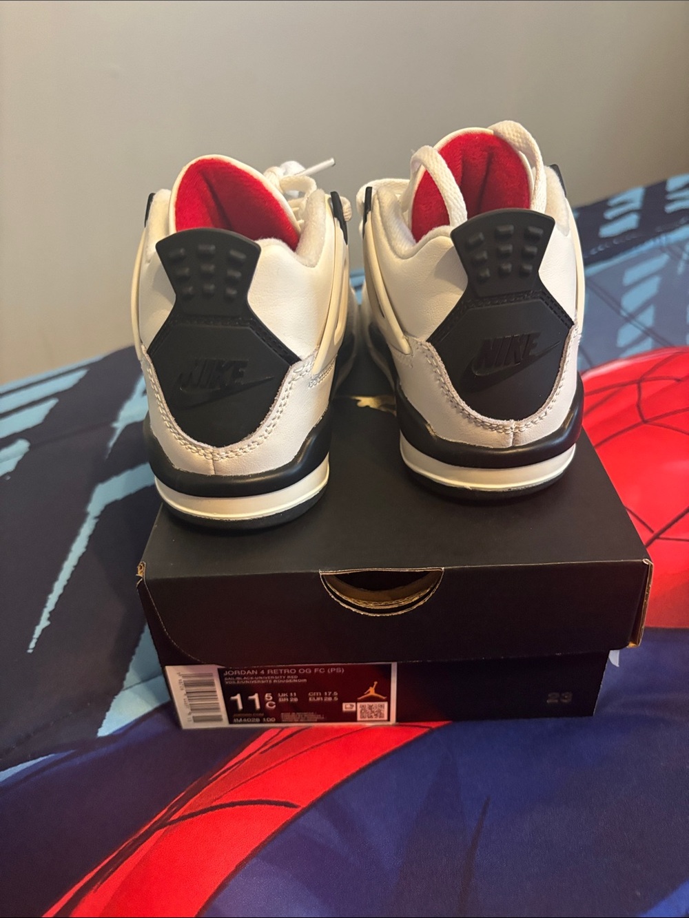 Jordan Kids' Sneakers in White and Black - Picture 7 of 7